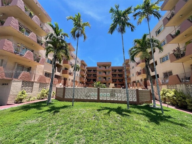 Photo - 1630 W 46th St Condo Unit 310D