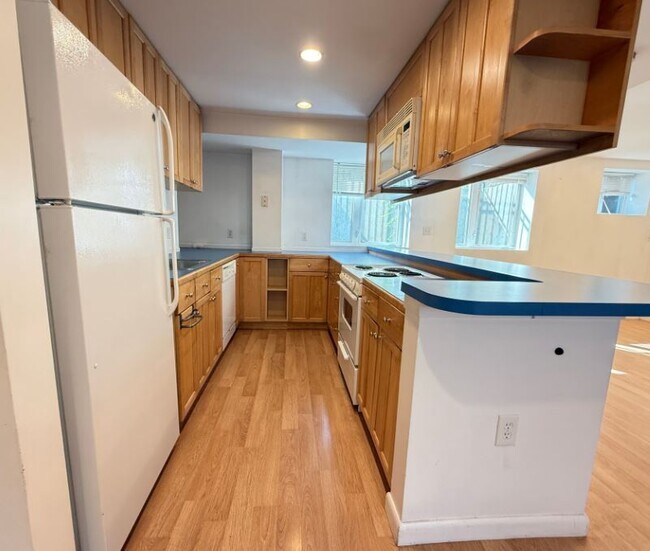 Building Photo - 43 May St Unit G3