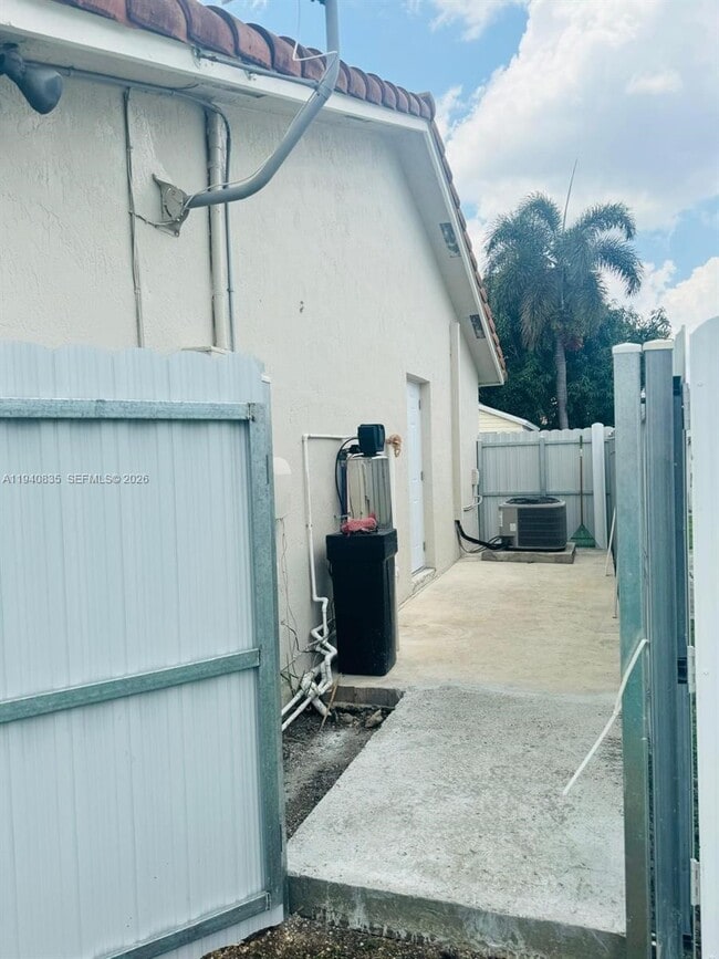 Building Photo - 12601 SW 223rd St Unit -