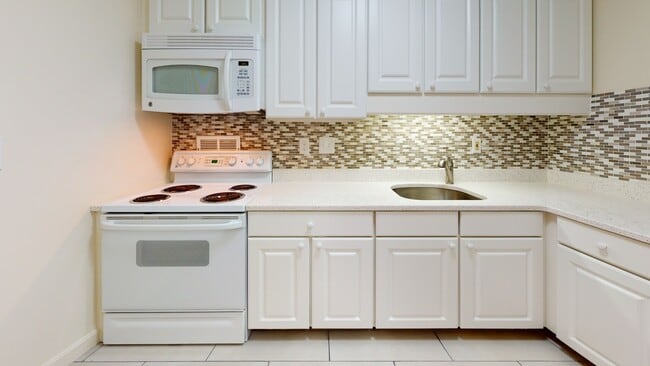 Building Photo - 77 Monmouth St Unit 211