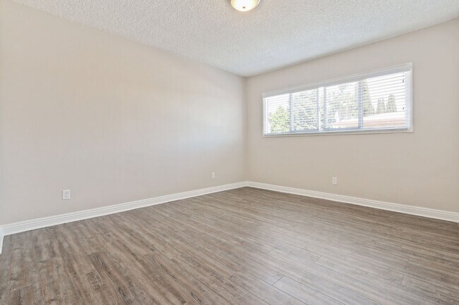 Photo - 4050 Stevely Avenue