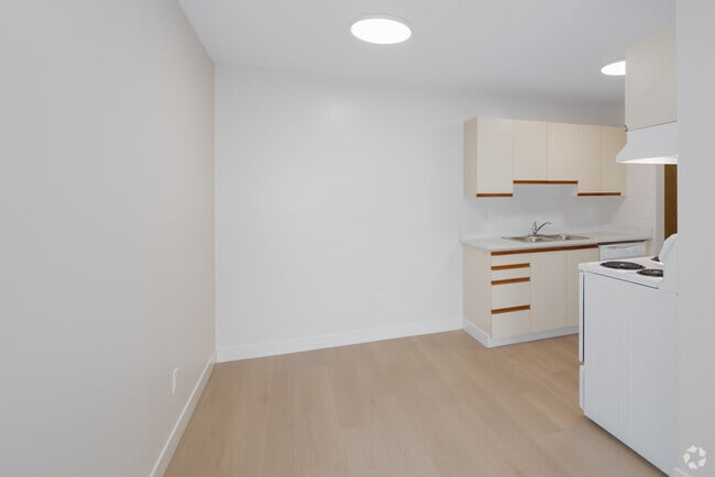 1BR, 1BA - 680SF - Dining Room