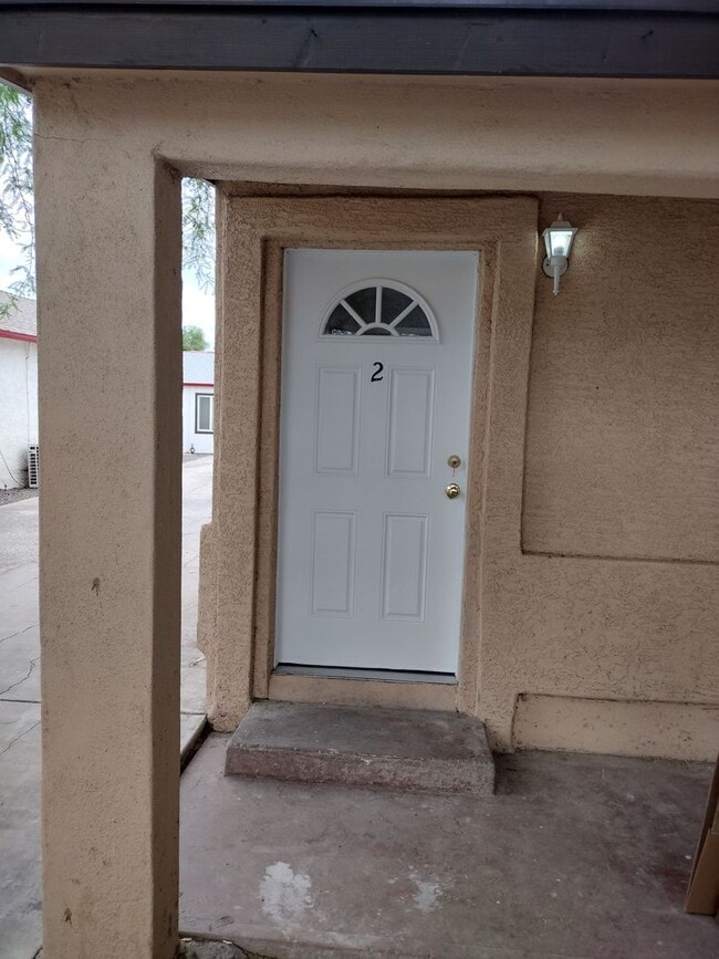 Building Photo - Sharp 1 Bed/1 Bath Updated Apt Unit 2