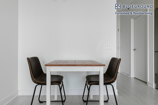 1035 W Van Buren St Unit GO FL18-ID1181