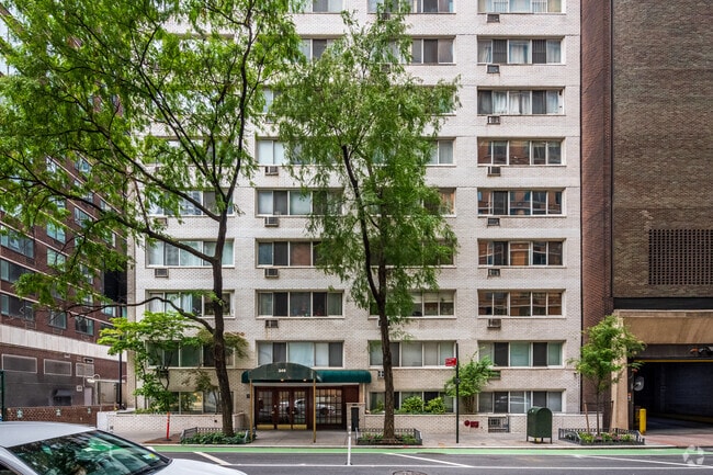 Photo - 240 E 55th St