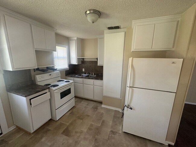 Photo - 3 BED / 1.5 Bath AVAILABLE NOW!!