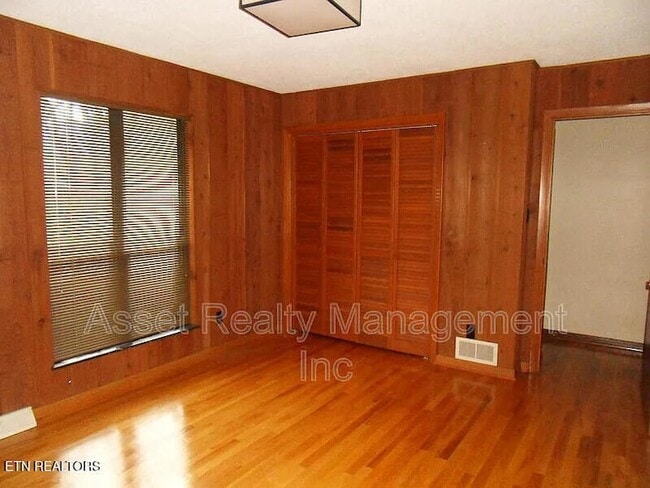 Photo - 126 Wendover Cir