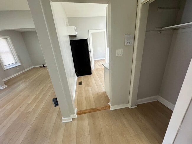 Photo - 1623 W 61st St