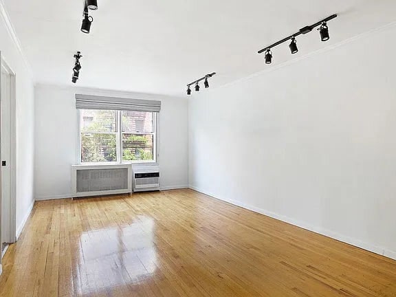 Building Photo - 302 E 88th St Unit 3F