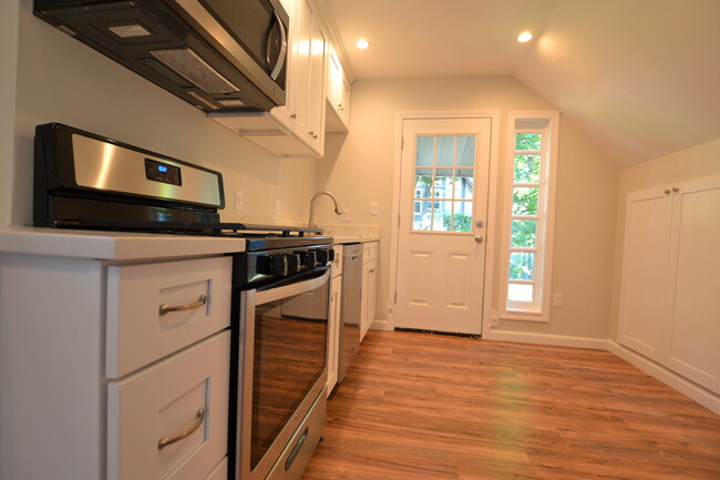 Building Photo - 11 Ranelegh Rd Unit 2 Rental