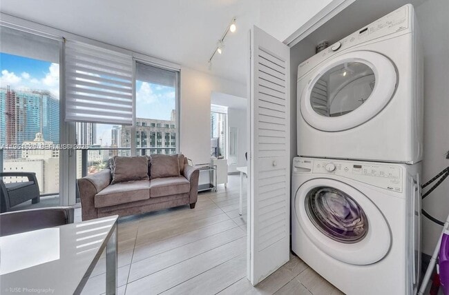 Photo - 151 SE 1st St Unidad 1706