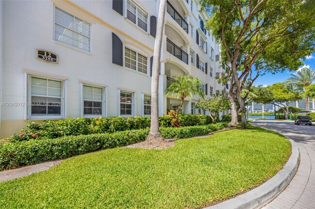 3255 NE 184th St Unit 12112