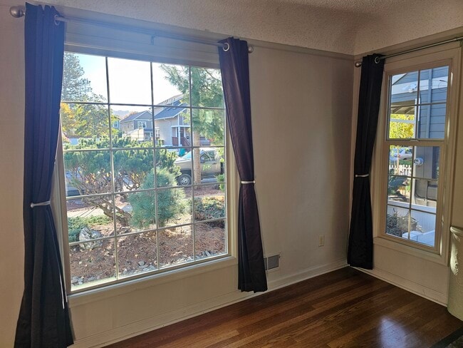 Photo - 6613 N Amherst St