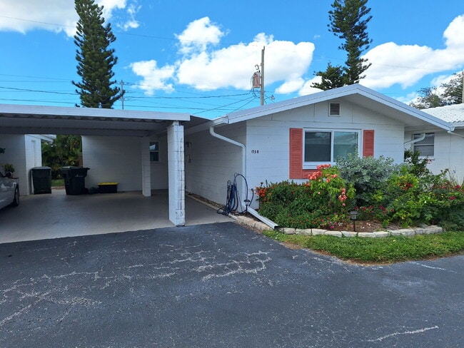 Building Photo - Charming Villa for Rent in Venice Gardens Unit 4
