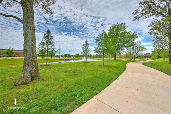 Photo - 1201 SW Willowbend Ave