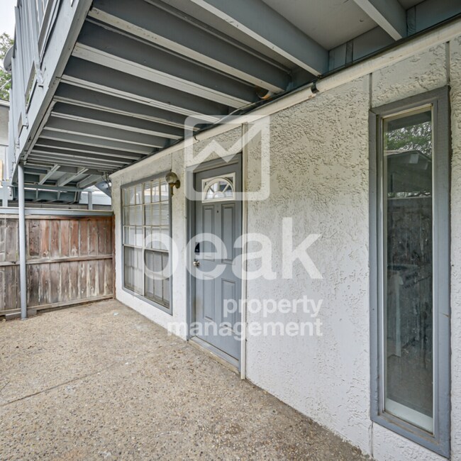 Photo - $1049! Updated 1-Bedroom Condo Near Pool. ... Unit C 162