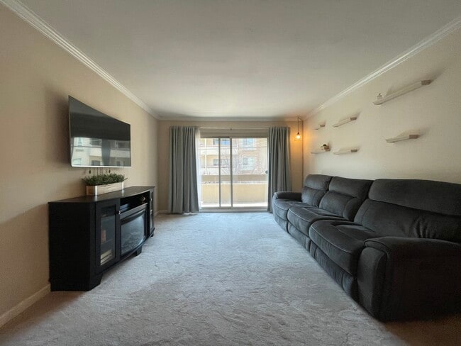 Building Photo - 66 Fairmount Ave Unit 202