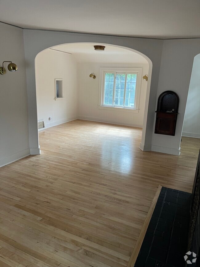 Building Photo - 1324 Wells St Unit 2 Rental