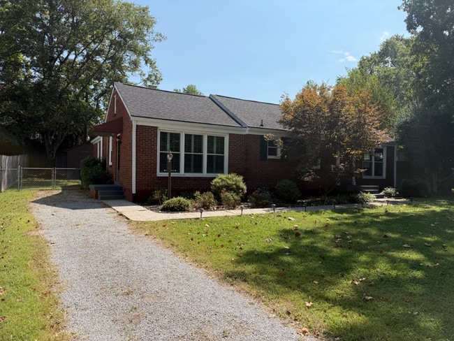 Photo - 2207 Pinewood Rd