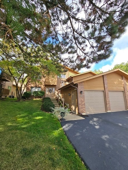Photo - 425 S 3rd St Townhome