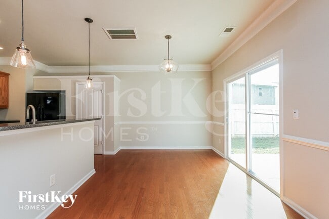 Photo - 1046 Mearn Rd