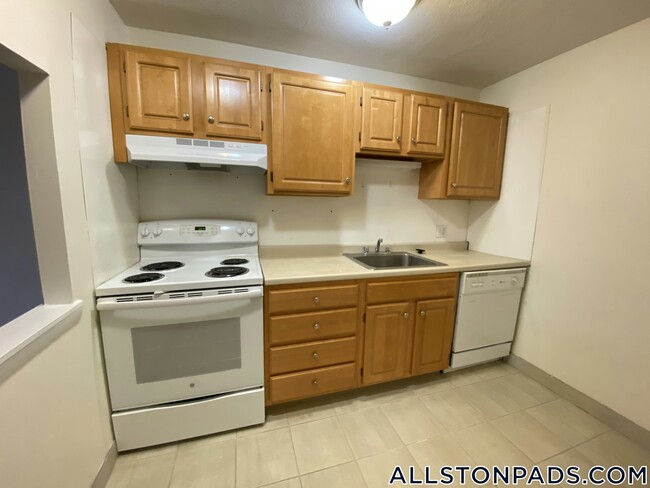 Building Photo - 84 Gardner St