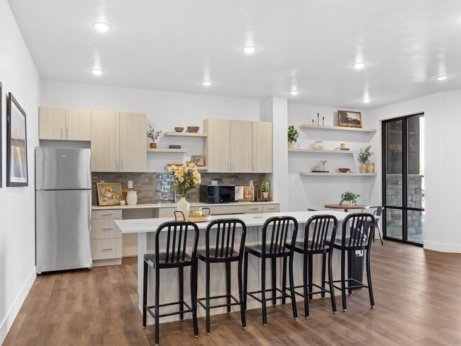 La cocina de The Grove at Orchard Park en la casa club