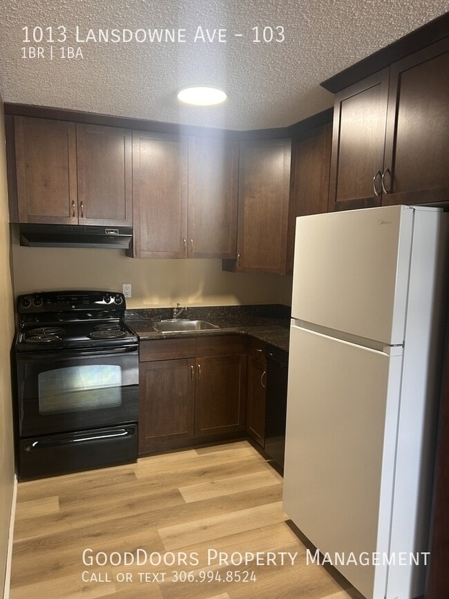 Photo - 1013 Lansdowne Ave