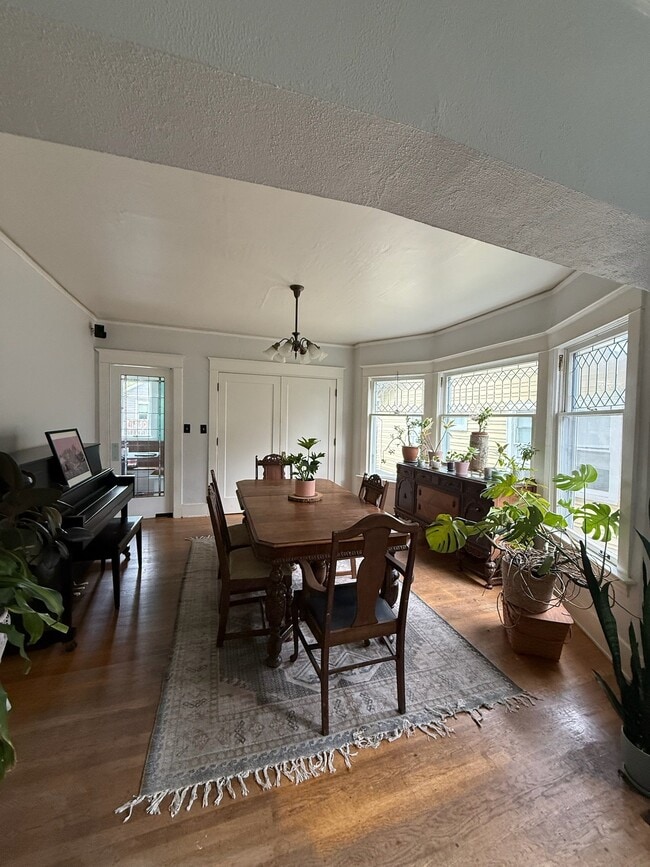Photo - 4534 Thackeray Pl NE