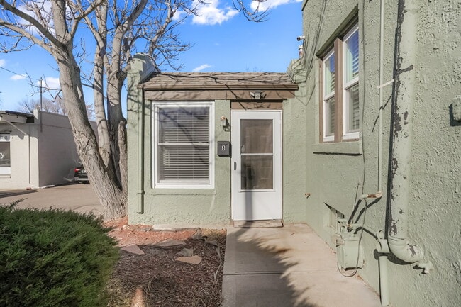 Photo - Updated 1 bed with flex space and yard Unit 3