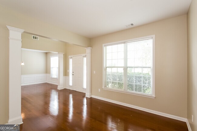 Photo - 3180 Elmendorf Dr NW