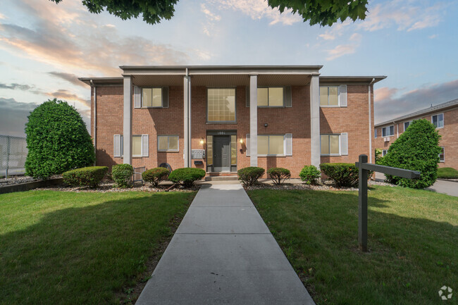 Building Photo - 1001-1009 Fairway Ln Rental