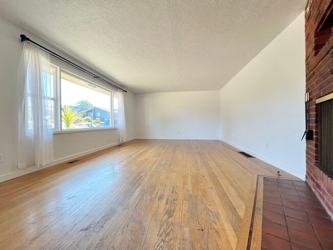 Photo - 12815 NE Fremont St