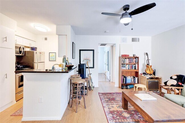 Photo - 2207 Leon St Unit 303