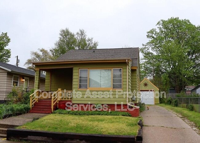 Building Photo - 223 N Calumet Ave Rental