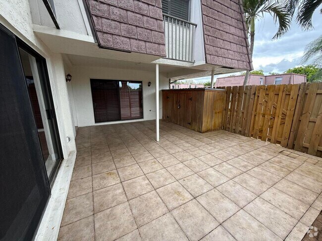 Building Photo - 7585 Courtyard Run W Rental