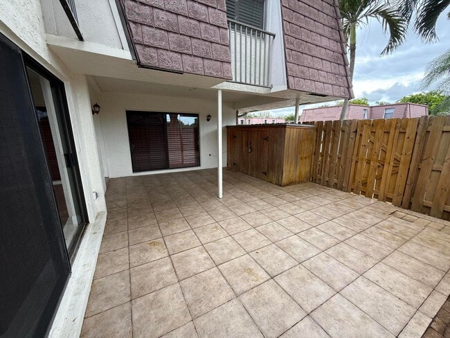 Photo - 7585 Courtyard Run W Townhome
