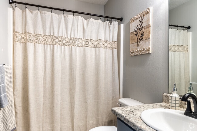 2BR, 2BA - 1190SF