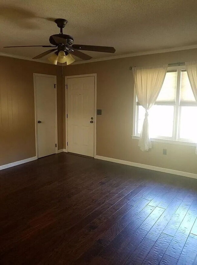 Photo - "Charming 3-Bedroom Home in Anderson with Modern Comforts!"