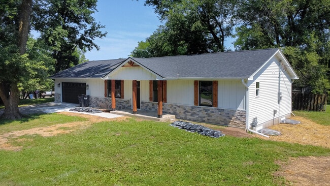 25 Poplar Hill Dr