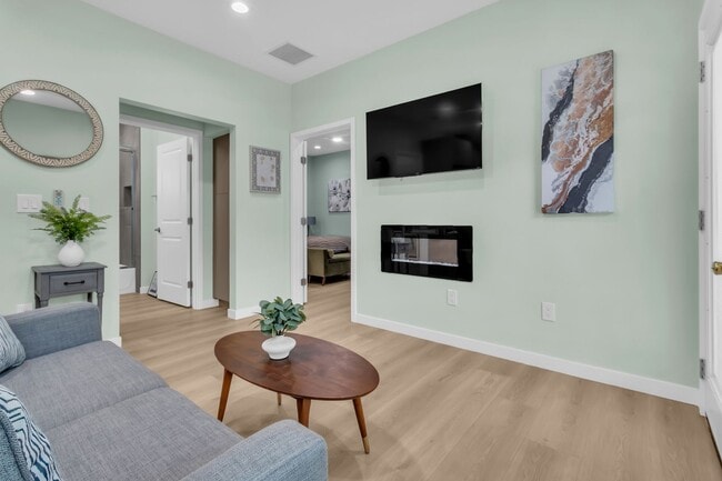 3965 La Salle Ave