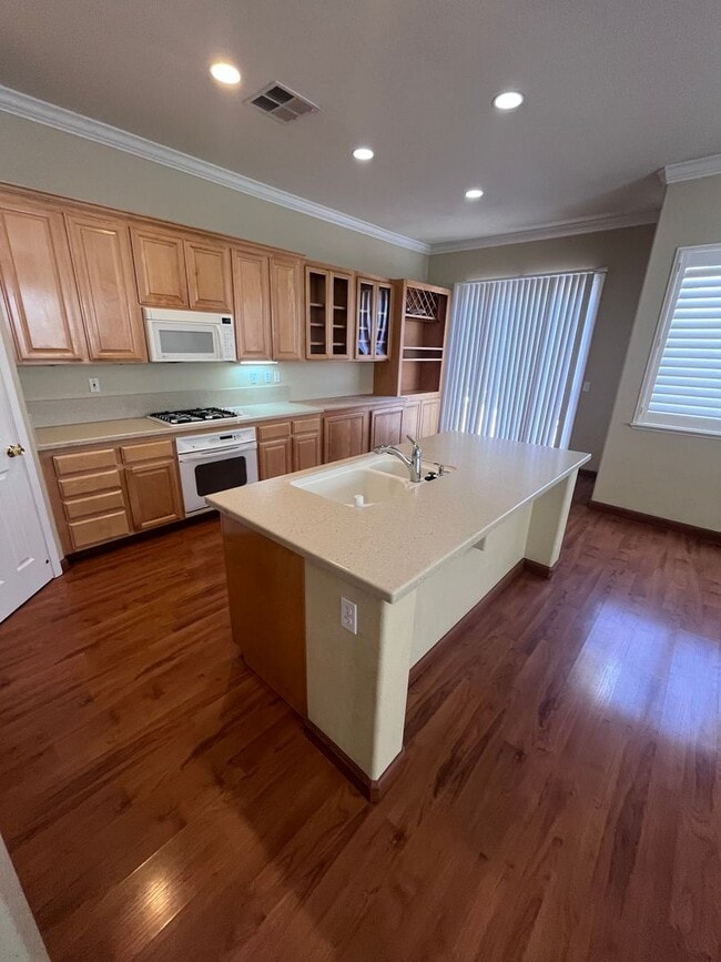 Photo - BEAUTIFUL HOME IN WEST ROSEVILLE!!