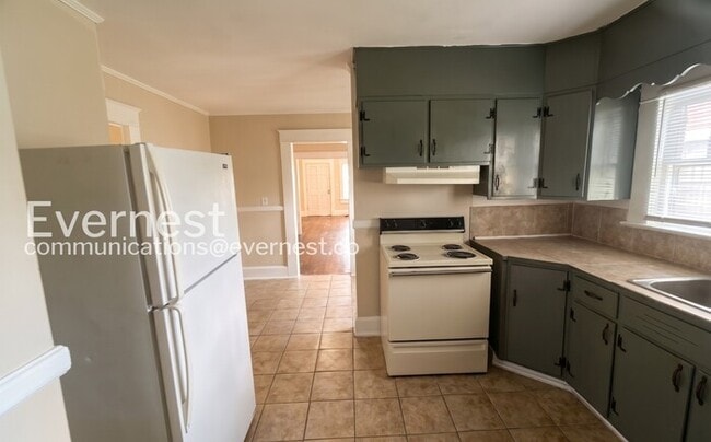 Photo - 1119 Graymont Ave W