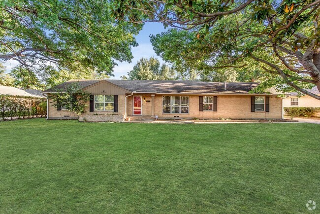 Building Photo - Beautifully Updated 3/2 Ranch-Style House ...