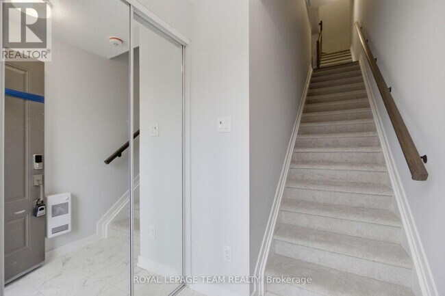 Photo - 547 Celestine Private