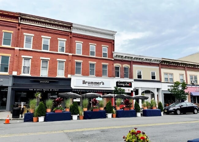 Building Photo - 125 E Broad St Unit 1