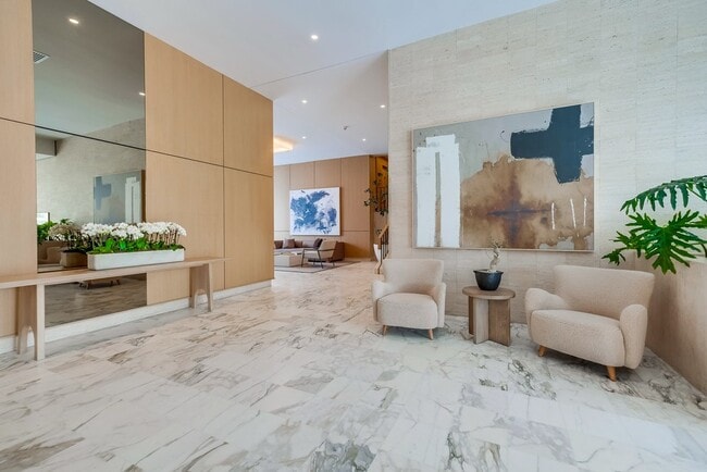 Photo - 999 N Doheny Dr Unit 302