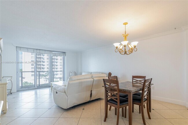 Photo - 5701 Collins Ave Unidad 405