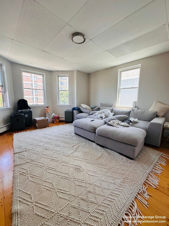 Photo - 1572 Tremont St Unit 3