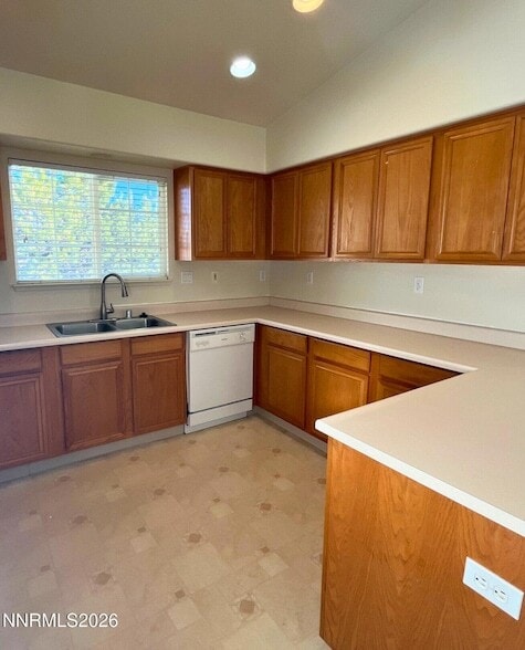 Photo - 2275 Albatross Way